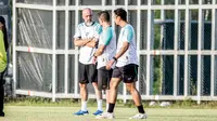 Pelatih Persebaya Ogah Pusing soal Regulasi Pemain Asing BRI Super League