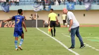Persib Siap Tempur! Bojan Hodak Ogah Remehkan Semen Padang dan Kritik Kondisi Stadion GBLA